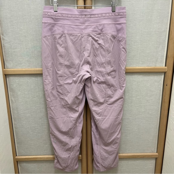 Lululemon Dance Studio Mid-Rise Lined Crop Size 8 - Picture 3 of 8